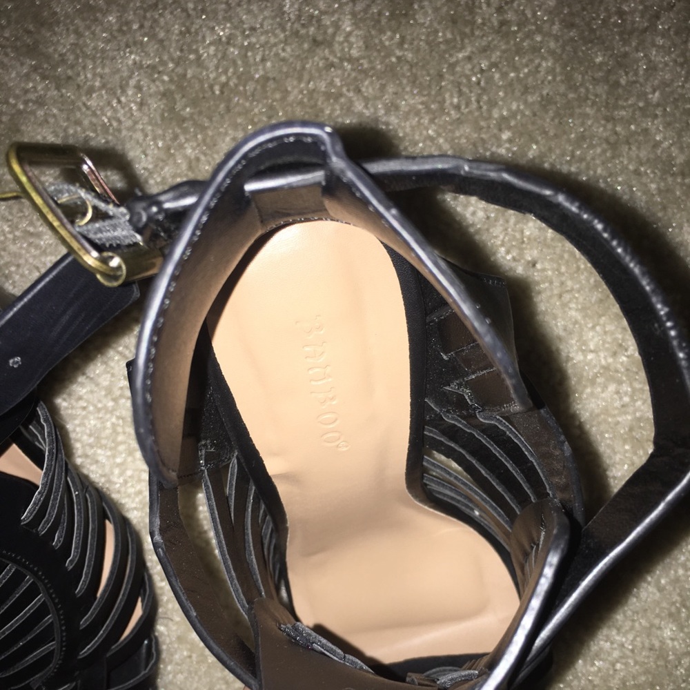 pumps/heels - Picture 3 of 4